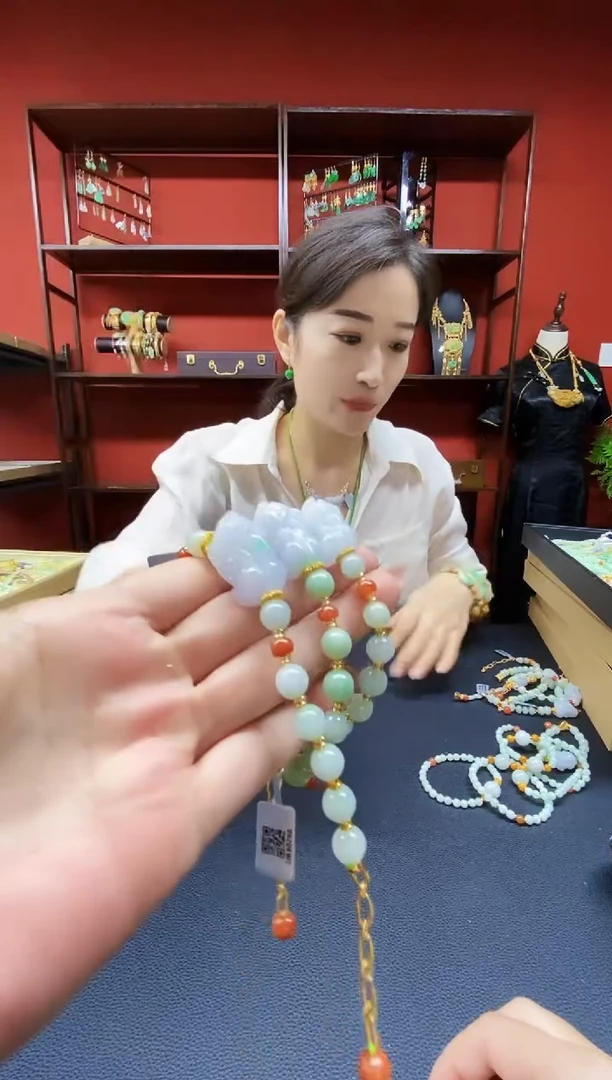 颈饰未镶嵌翡翠翡翠手牌多样性发其一