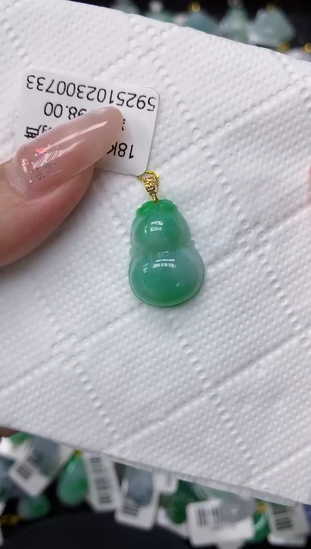 颈饰18K金镶嵌翡翠1111111111
