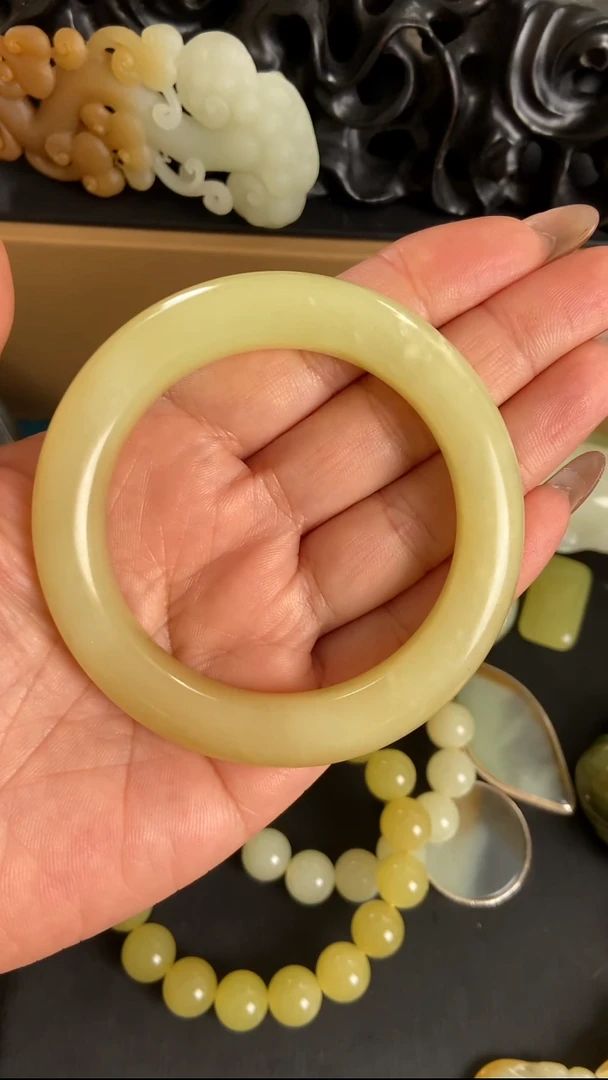 未镶嵌手链和田玉手镯