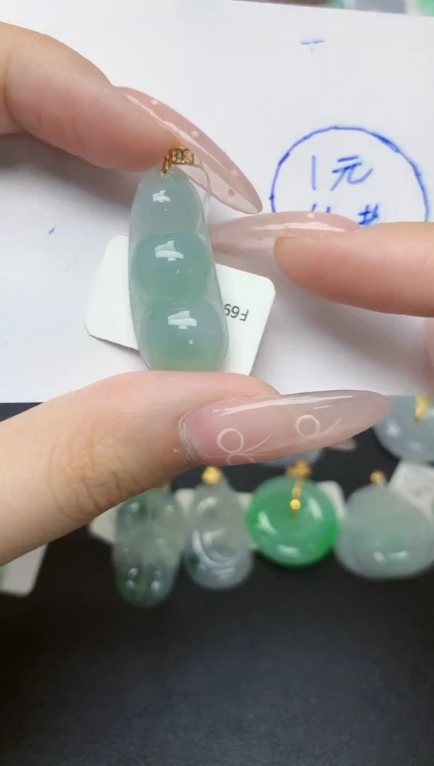 翡翠18K金镶嵌颈饰天然翡翠A货