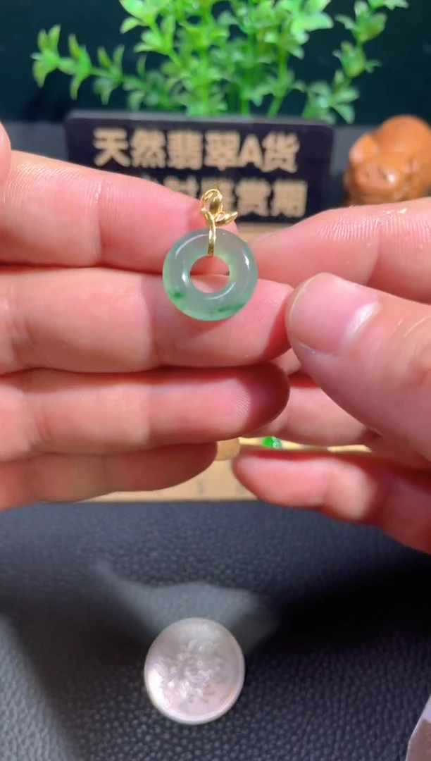 颈饰18K金镶嵌翡翠翡翠