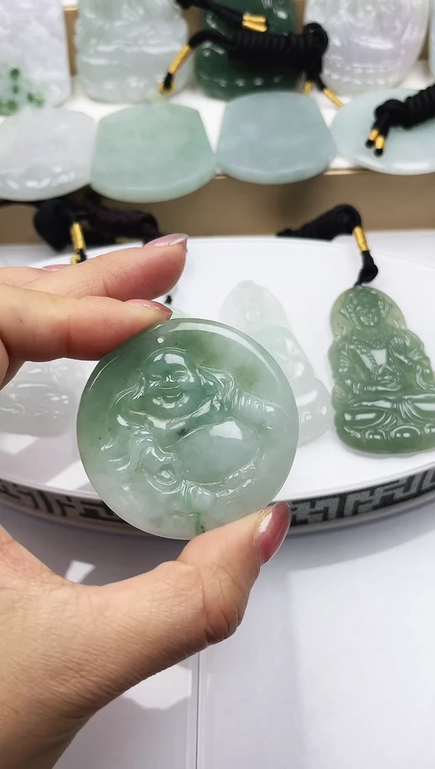 颈饰未镶嵌翡翠