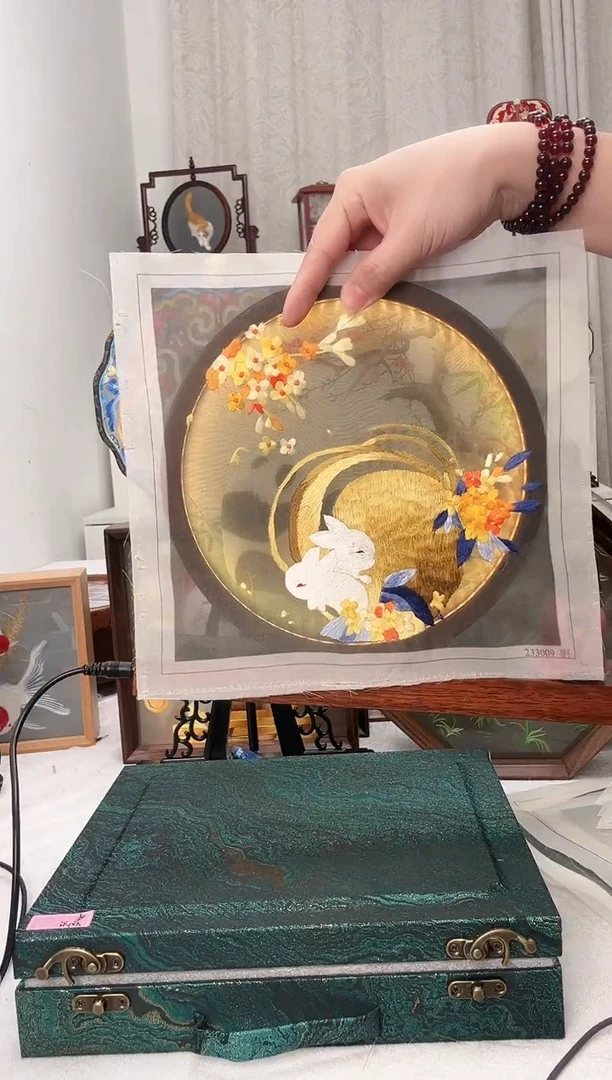 扇子苏绣作品手工摆台