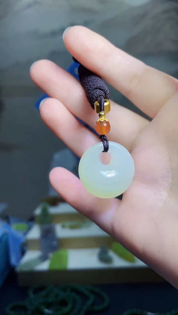 和田玉未镶嵌颈饰1