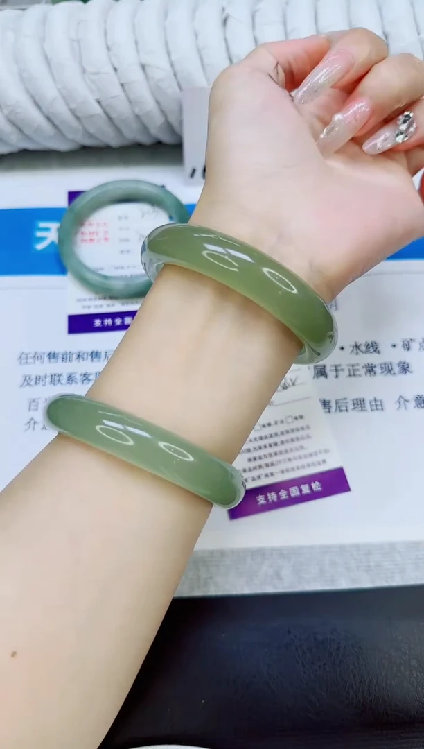 未镶嵌手镯石英质玉214/58