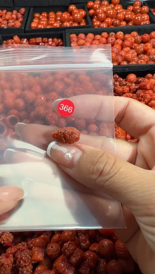 颈饰未镶嵌南红玛瑙1