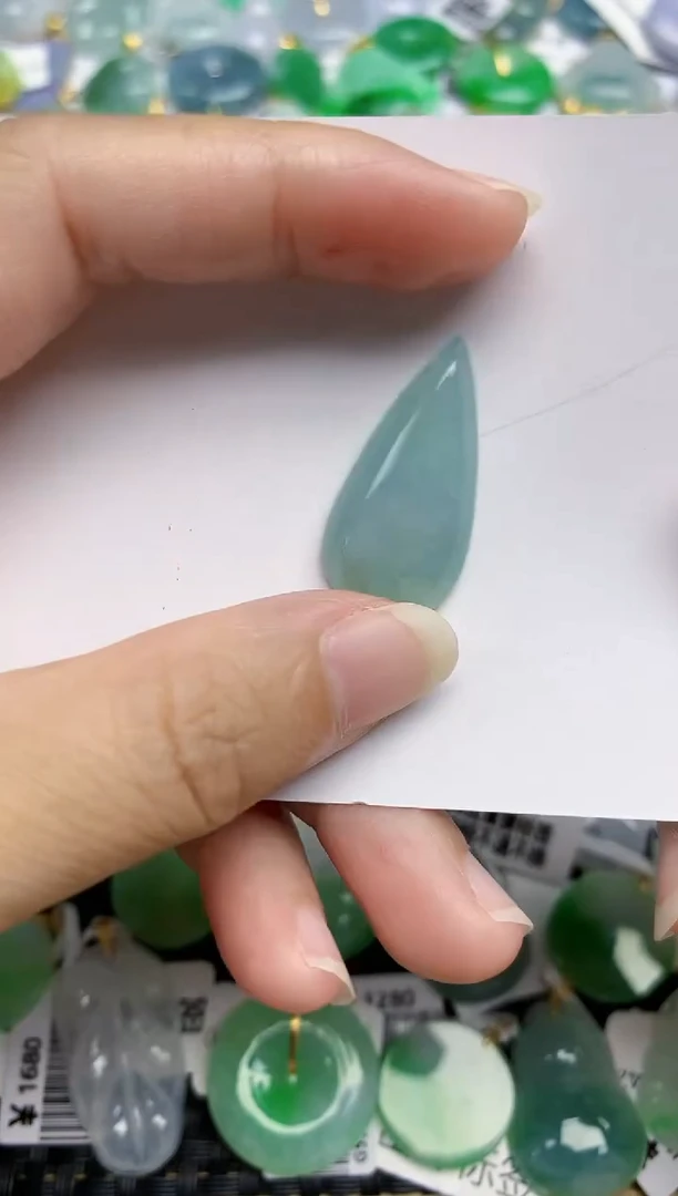 翡翠未镶嵌颈饰天然A货翡翠