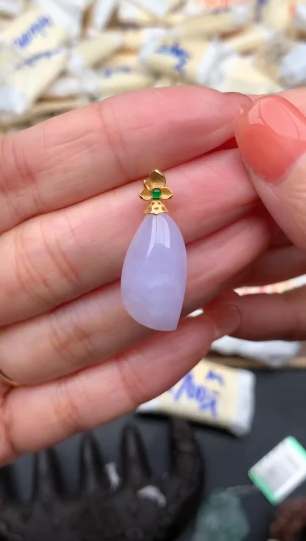 18K金镶嵌挂件翡翠—