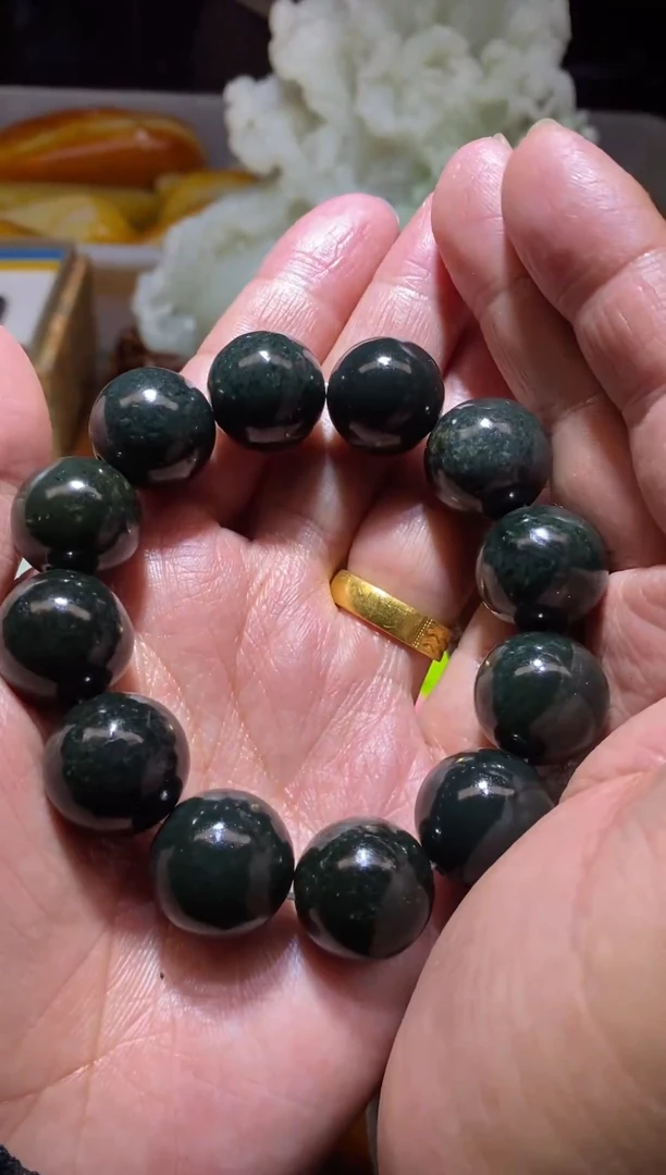 未镶嵌和田玉（糖玉）挂件贫****来和田玉