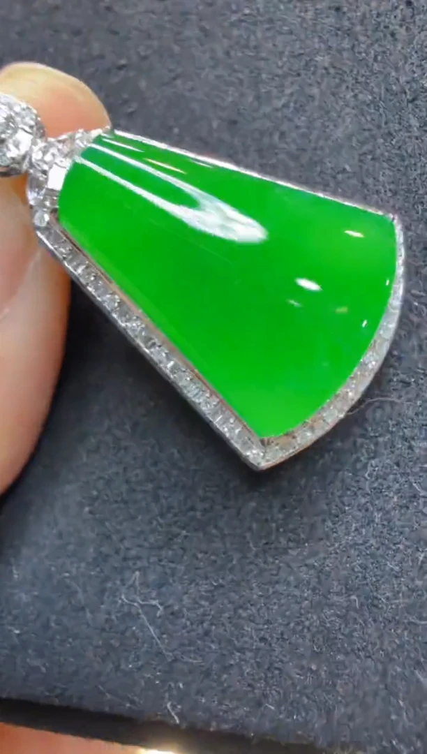 吊坠(不含链)18K金镶嵌翡翠多样性团购发一件