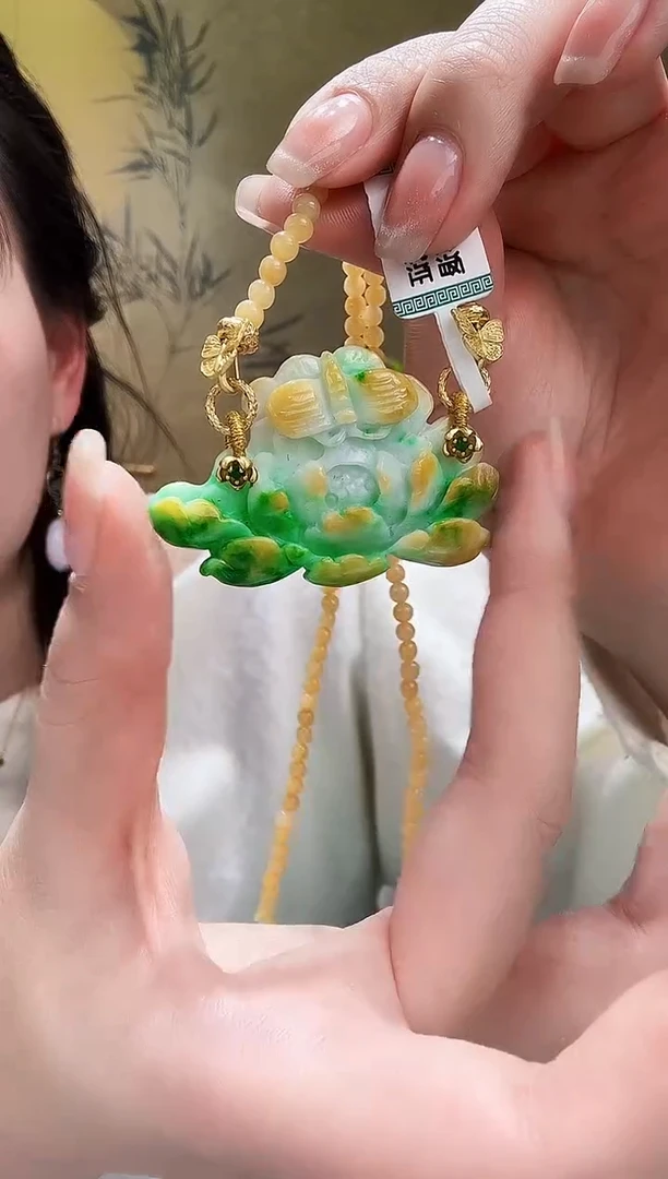 颈饰未镶嵌翡翠吊坠
