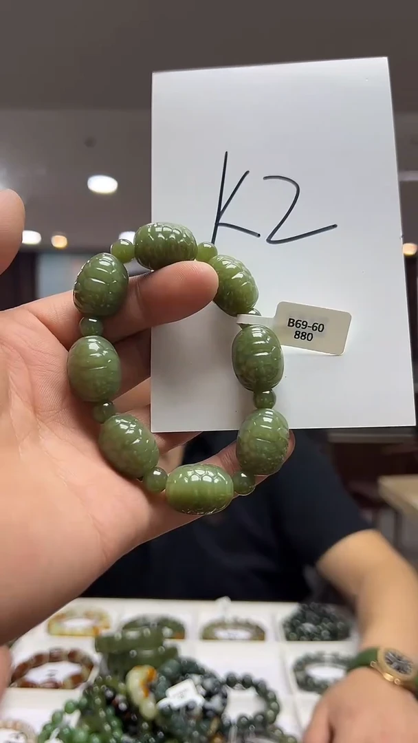 未镶嵌手链和田玉富甲一方