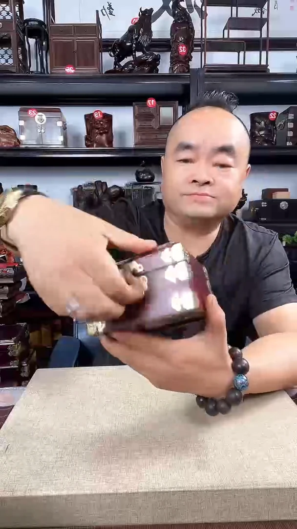 木瑕疵正方盒老李红木工艺品