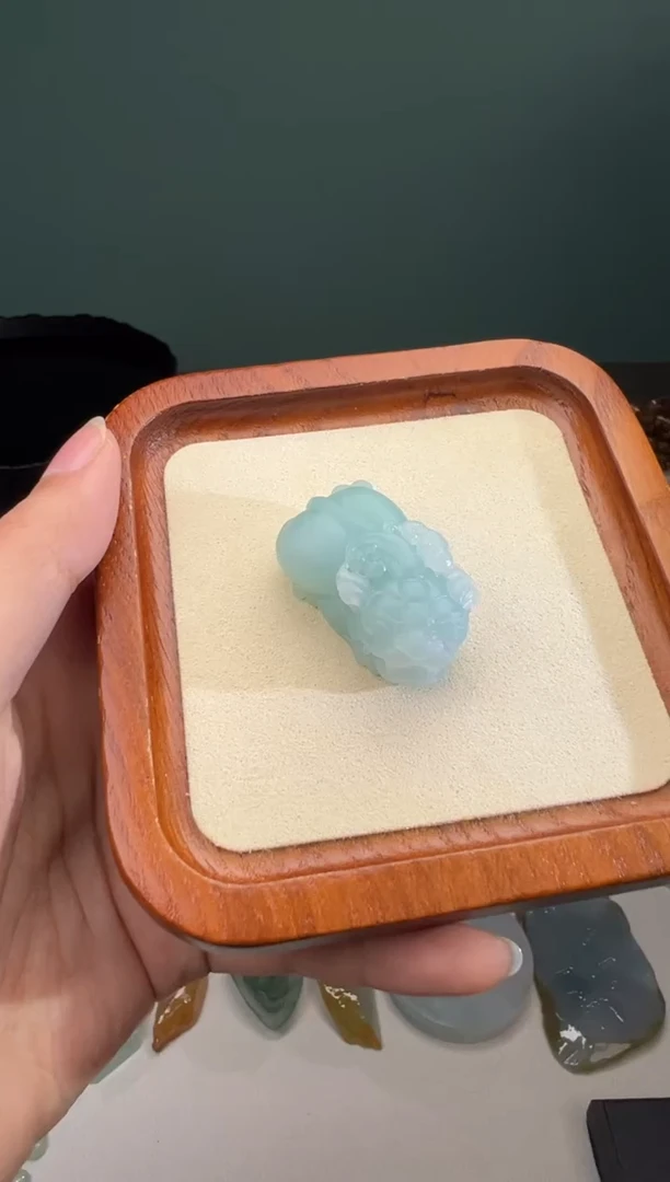 定制翡翠未镶嵌冰蓝貔貅