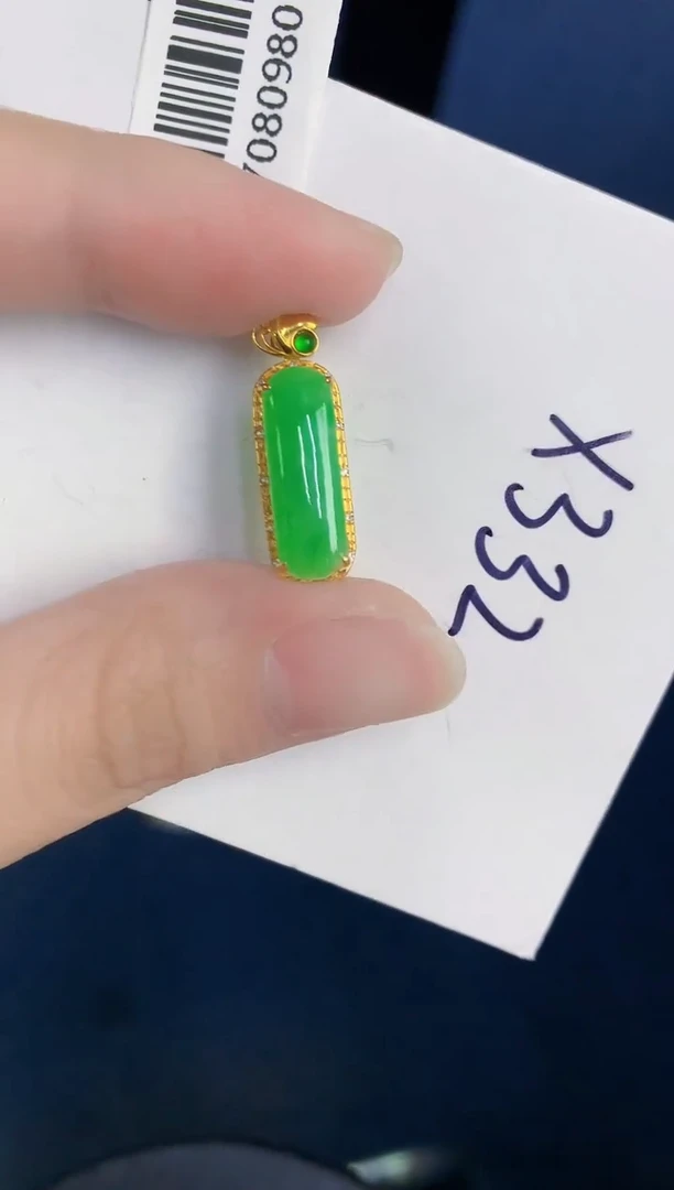 颈饰18K金镶嵌翡翠天然翡翠缅甸A货