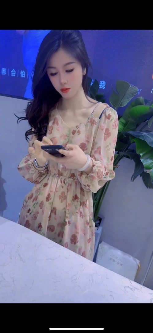 2025夏季新款时尚气质减龄百搭连衣裙