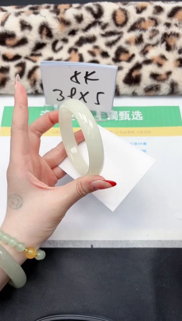 【闪购商品】石英质玉手镯未镶嵌297-56