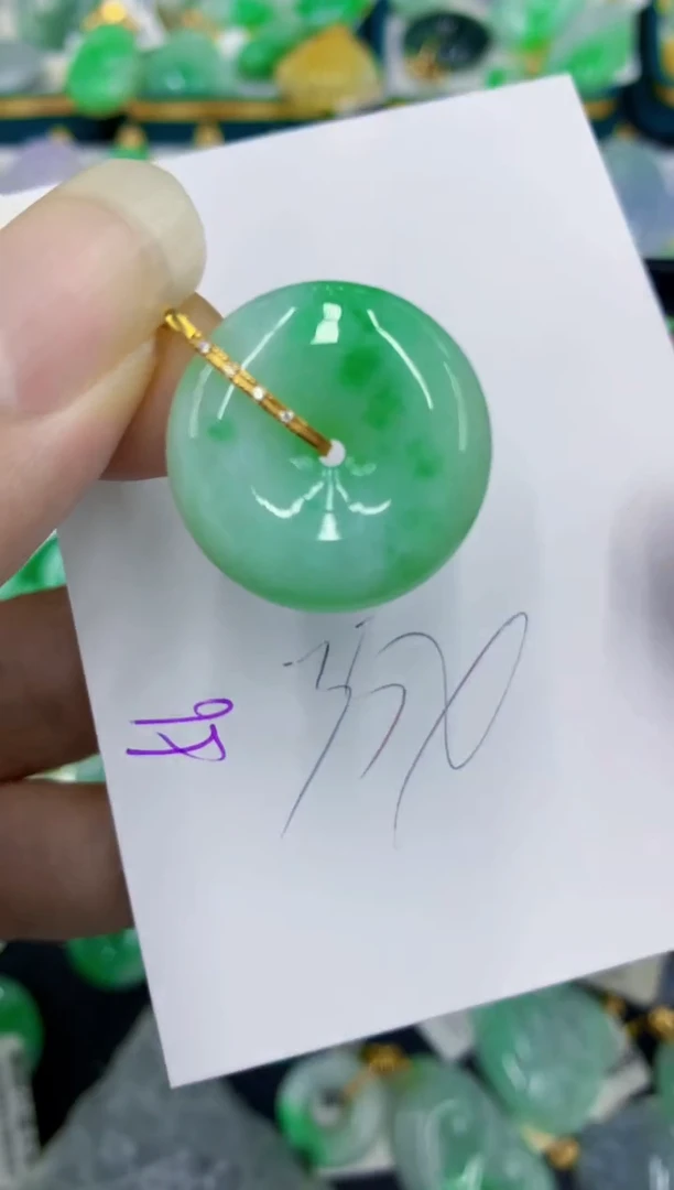 翡翠18K金镶嵌颈饰1111111111