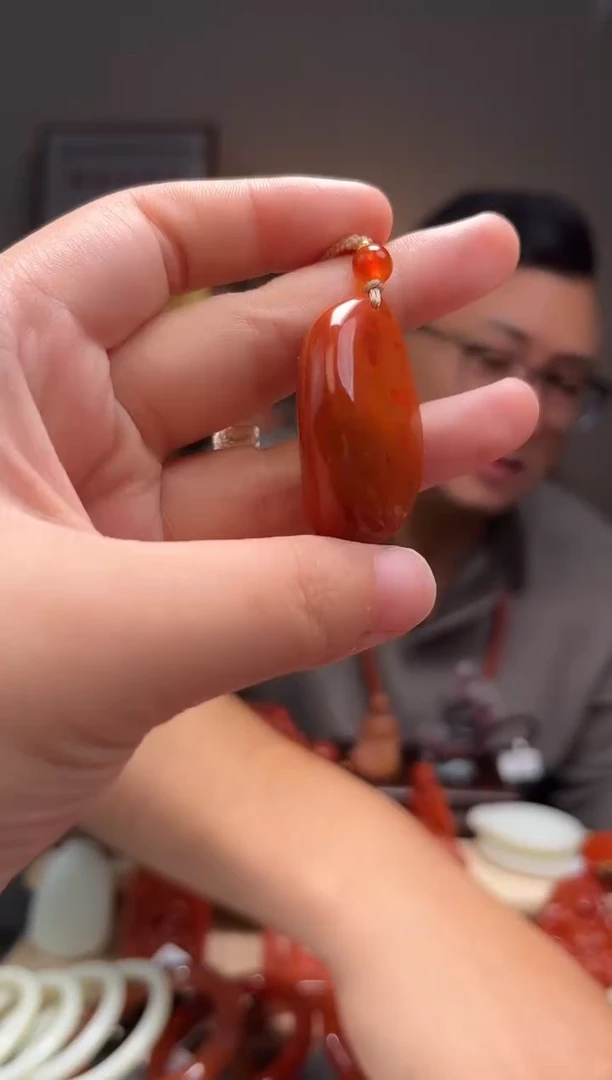 颈饰未镶嵌南红玛瑙吊坠