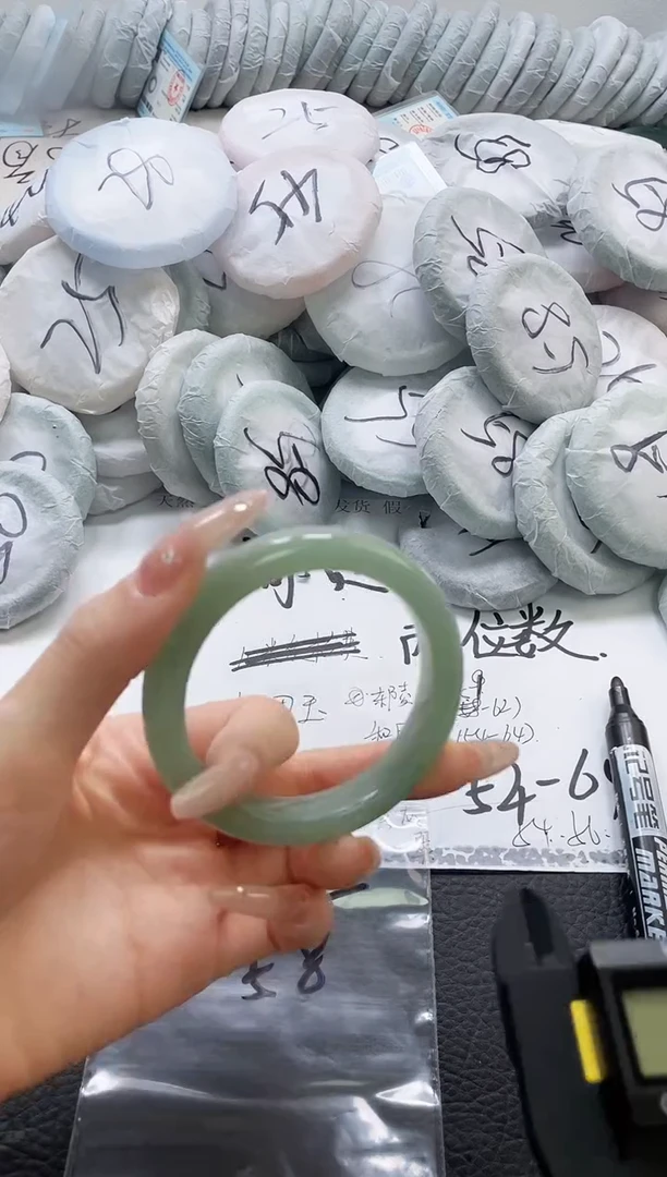 未镶嵌手镯石英质玉271-56