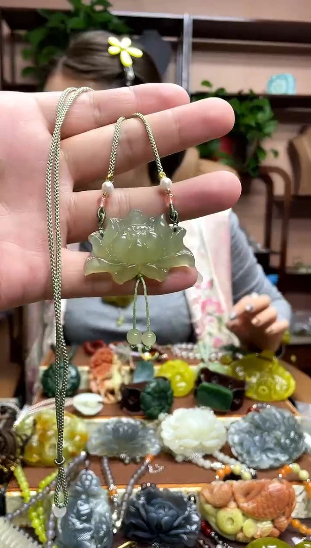 未镶嵌岫玉颈饰·1