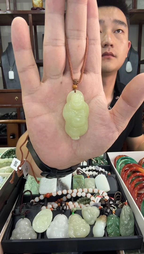 和田玉未镶嵌颈饰吊坠