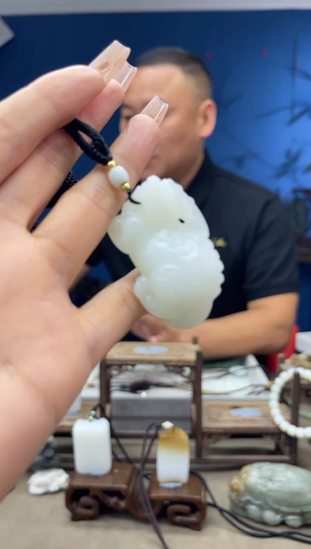 和田玉未镶嵌颈饰1