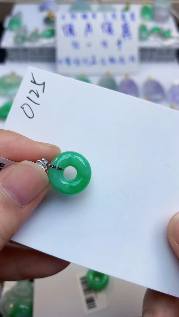 颈饰18K金镶嵌翡翠天然缅甸a货翡翠
