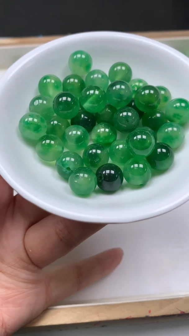 未镶嵌散珠石英质玉（非洲翠）M535 非 洲 翠10mm10个6.8元