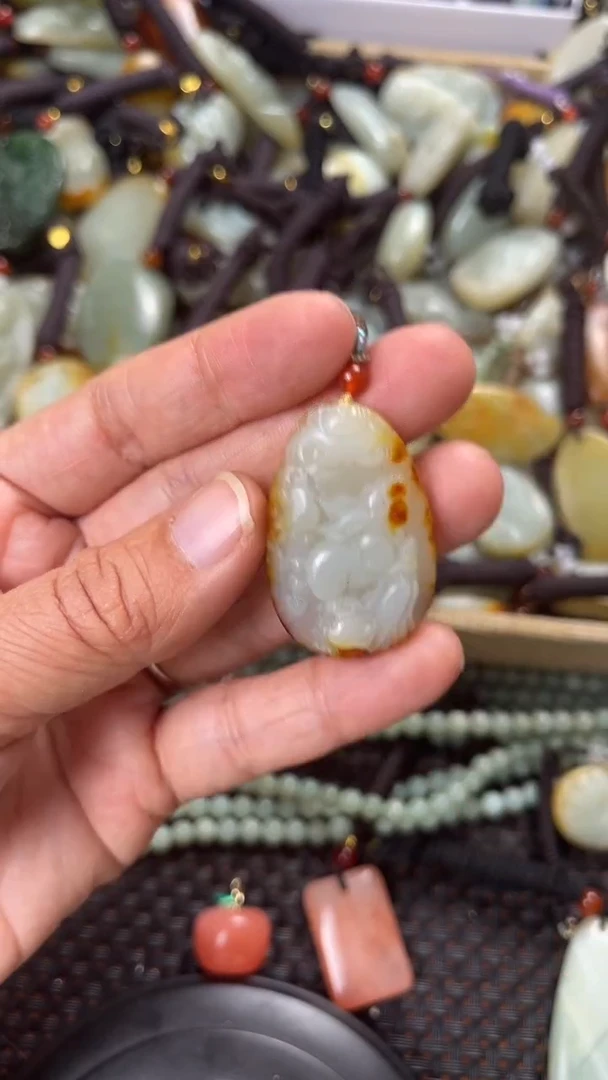 【闪购商品】和田玉颈饰未镶嵌多样性发货没有证书拍一发一有瑕