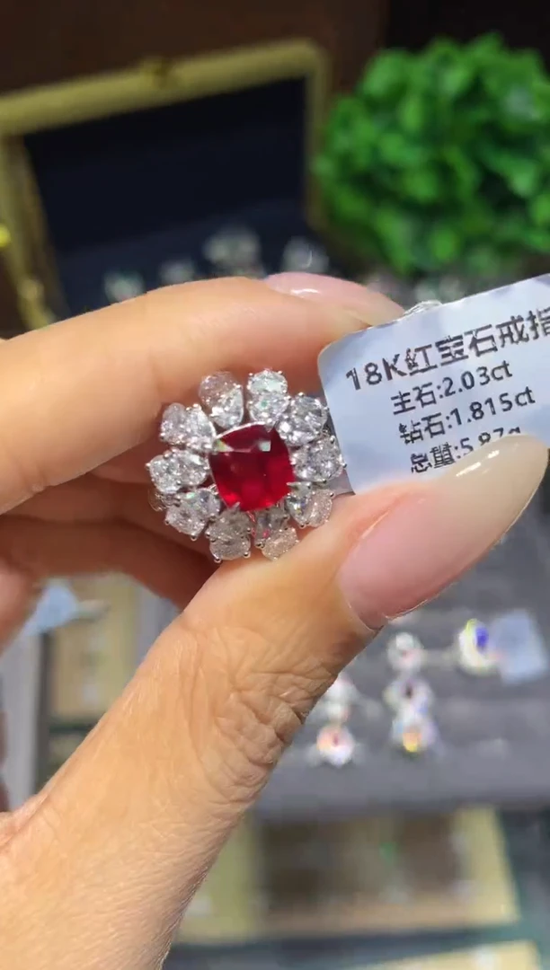 18K金镶嵌戒指红宝石2.03CT