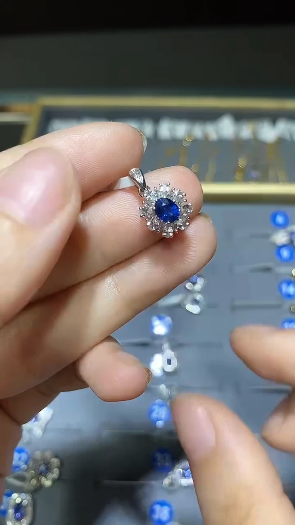 吊坠(不含链)蓝宝石18K金镶嵌