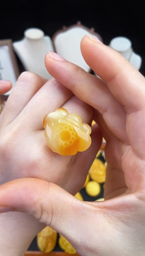 琥珀未镶嵌珠宝奇石柒月