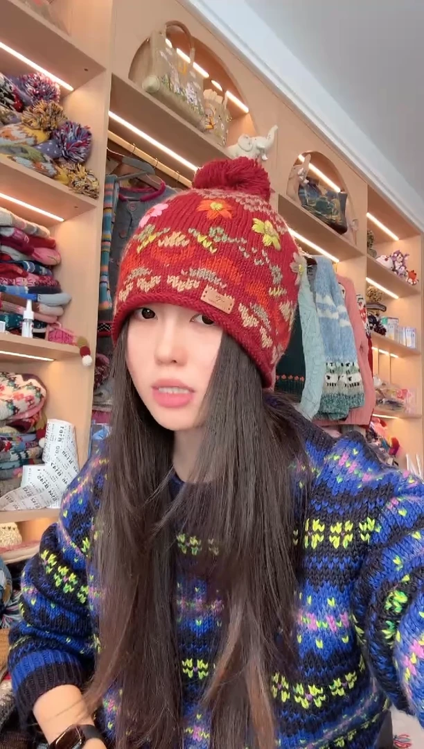 羊毛红色单球帽