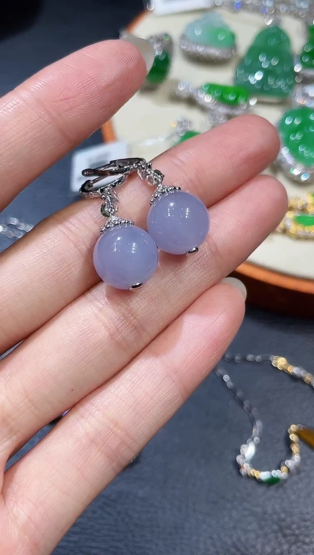 18K金镶嵌翡翠耳饰珠珠