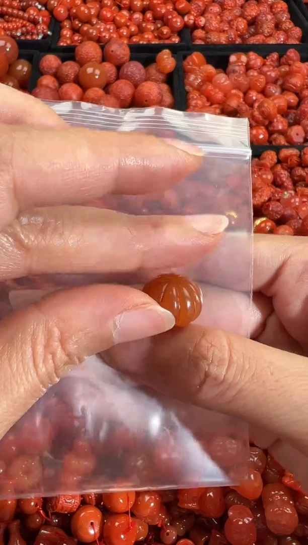 南红玛瑙未镶嵌颈饰1