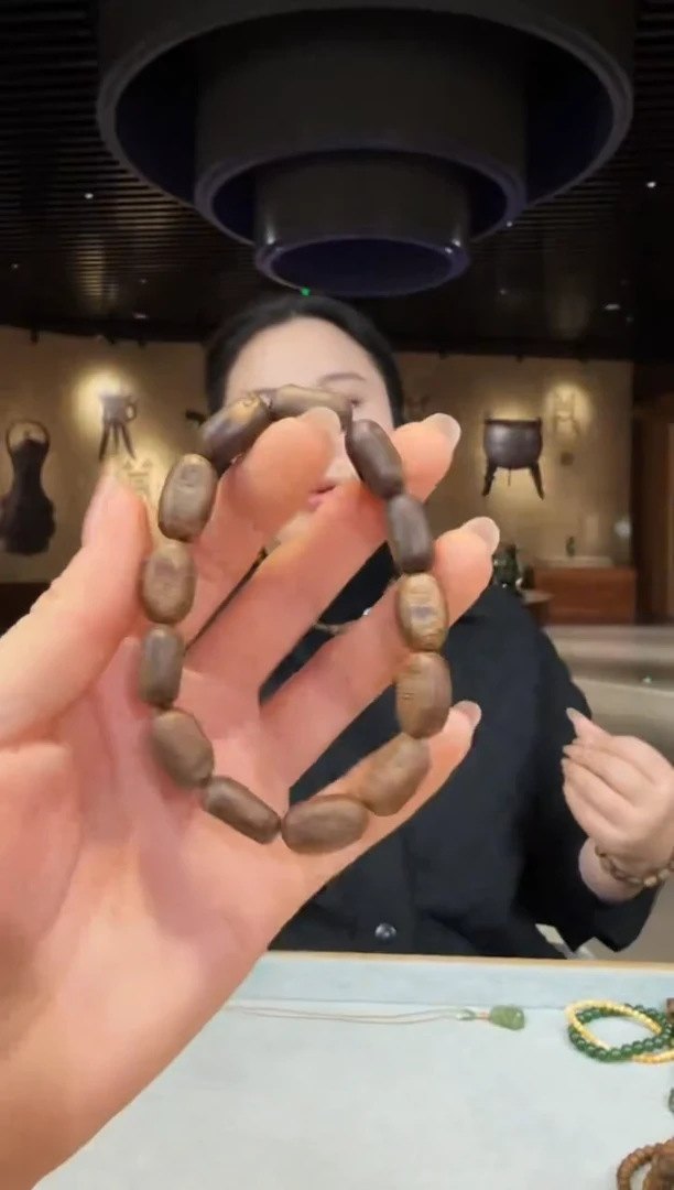 【闪购商品】沉香手串海南莺歌绿棋单圈随形虫漏