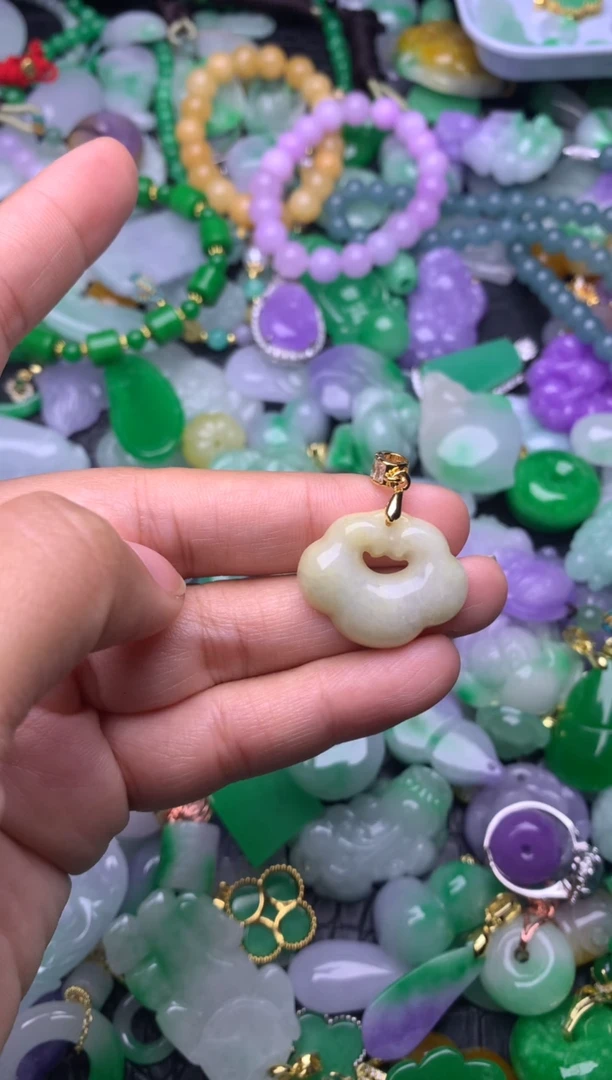 颈饰未镶嵌翡翠缅甸翡翠吊坠