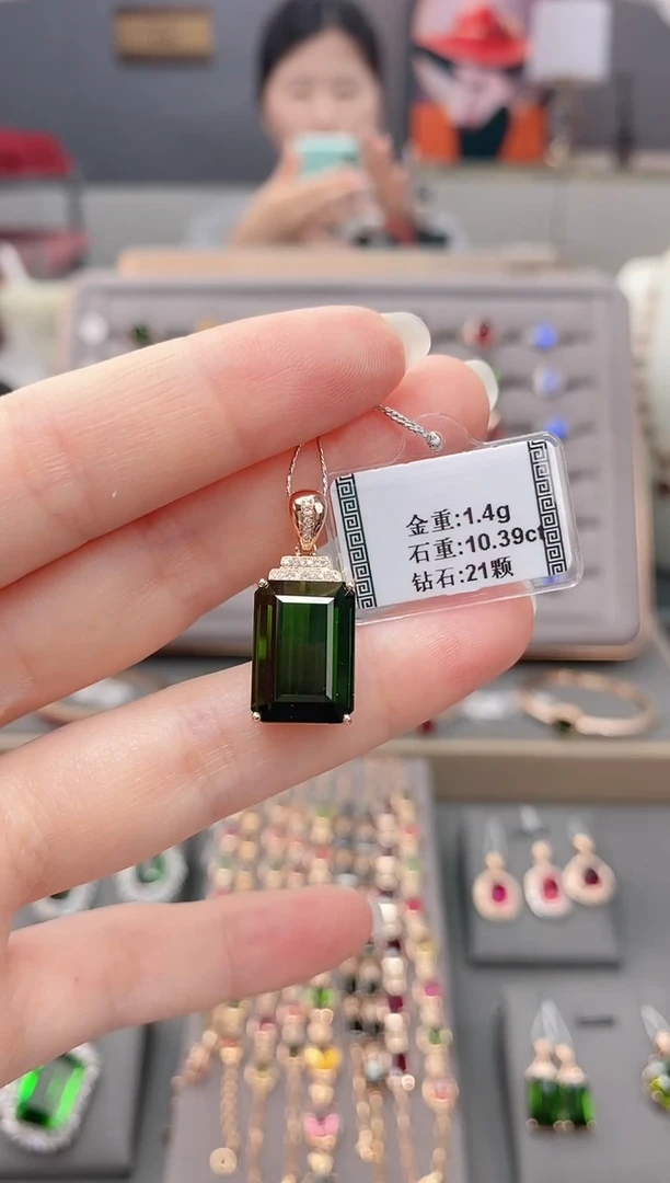 颈饰18K金镶嵌碧玺10.39