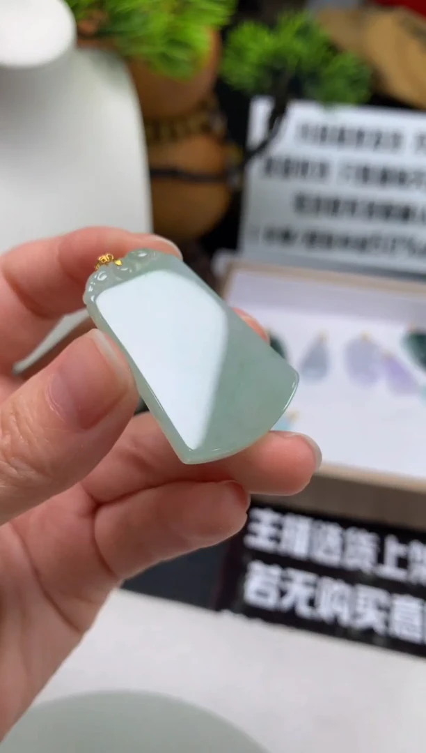 颈饰18K金镶嵌翡翠苦***瓜---123581