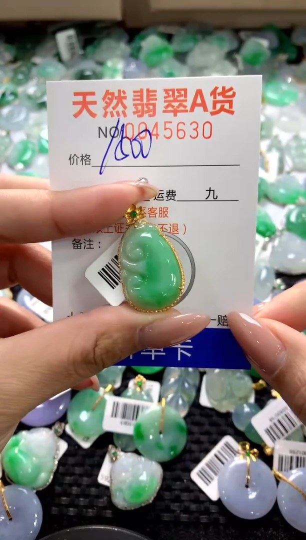 颈饰18K金镶嵌翡翠1111111111111111