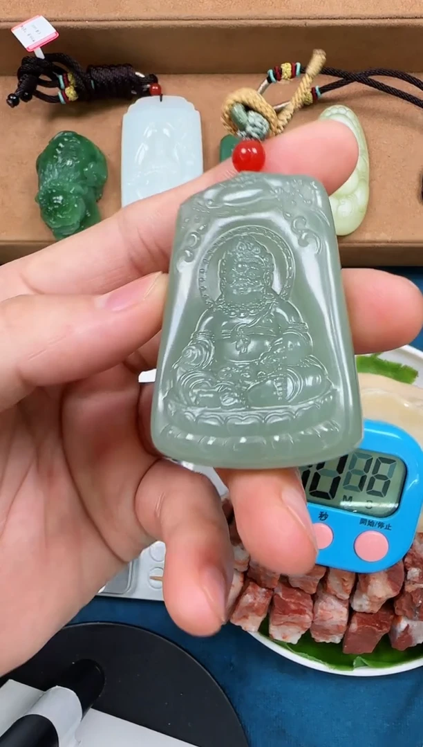 颈饰未镶嵌和田玉重**胞吊坠