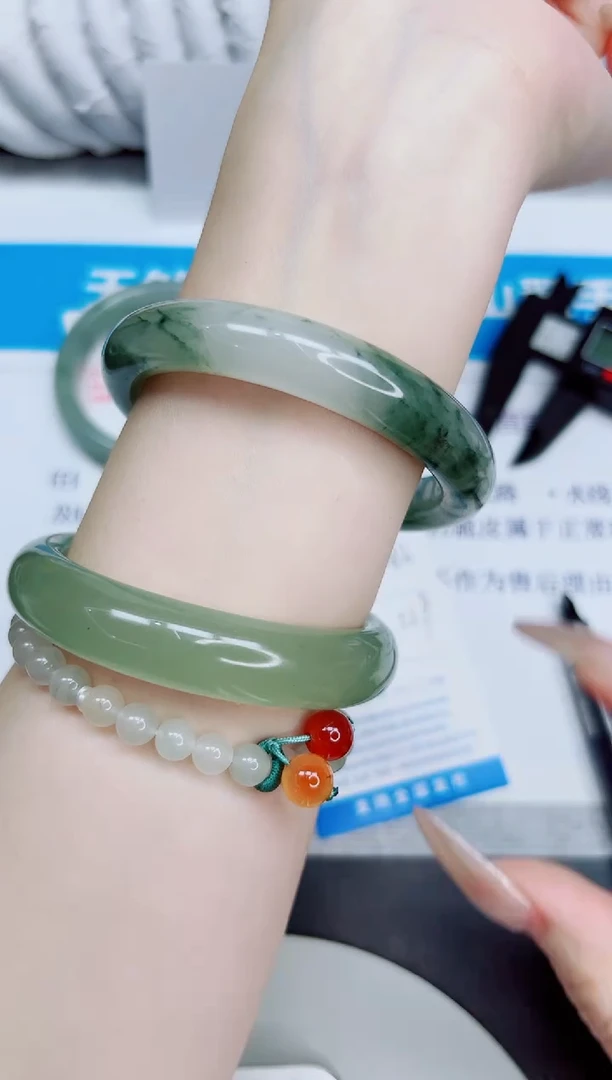 未镶嵌手镯石英质玉83/56.9