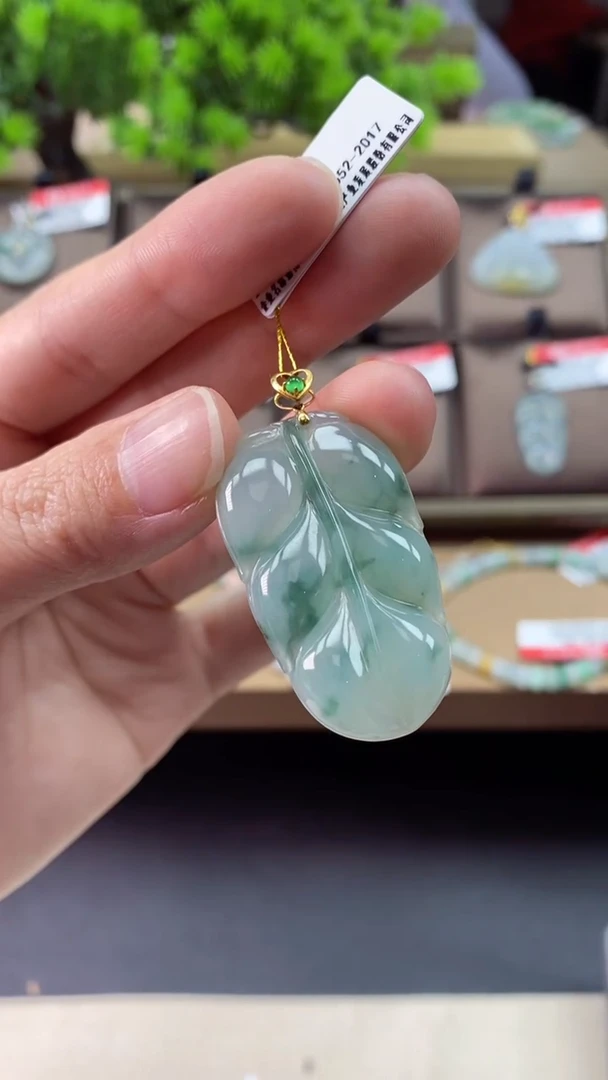 【闪购商品】翡翠颈饰18K金镶嵌叶子