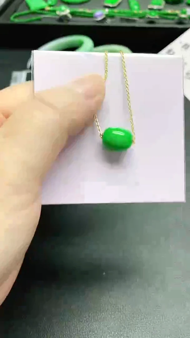 颈饰未镶嵌翡翠赠礼盒证书
