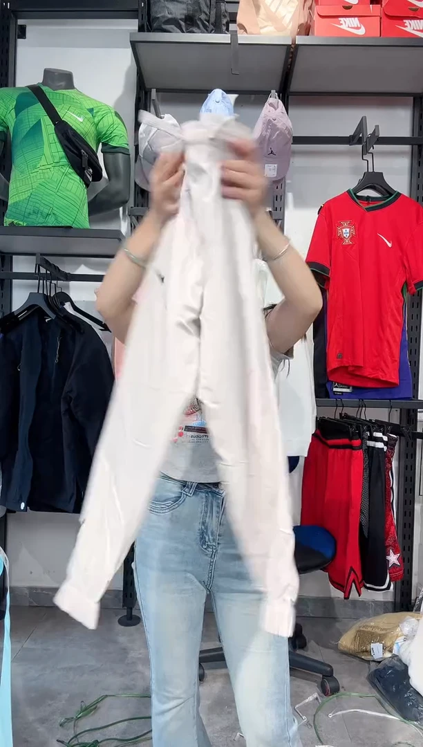 1532   编码 瑕疵款直播间过款为准 尺码 130