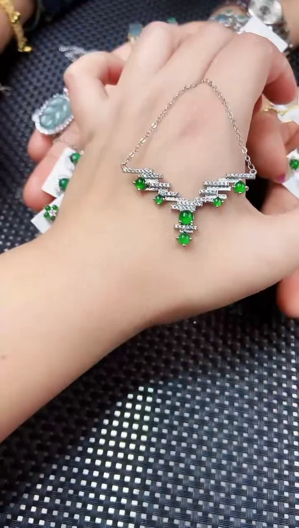 【闪购商品】翡翠颈饰未镶嵌111111111