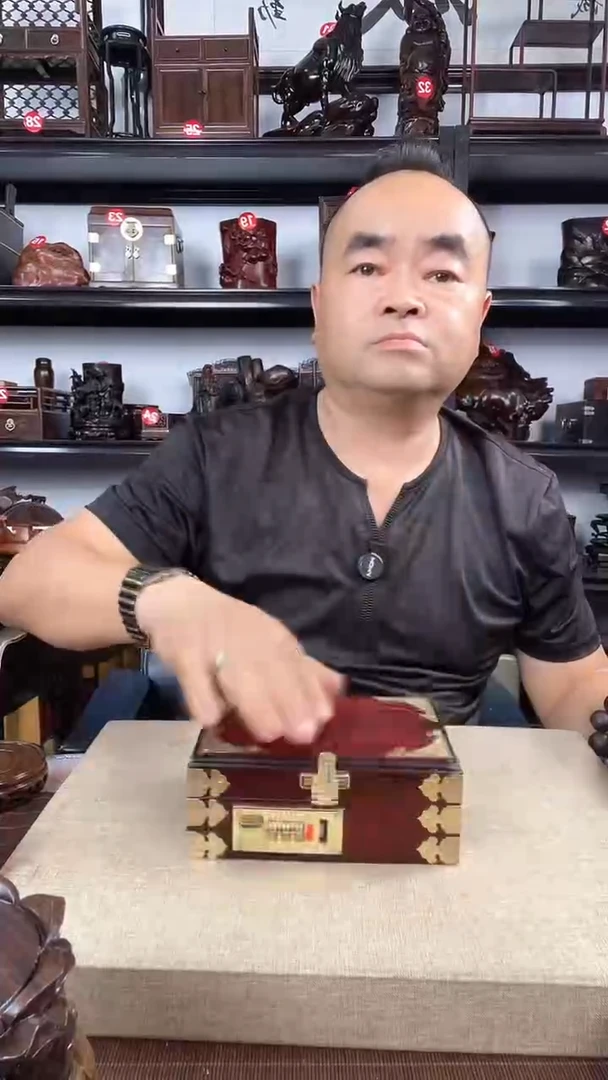木瑕疵长方盒老李红木工艺品