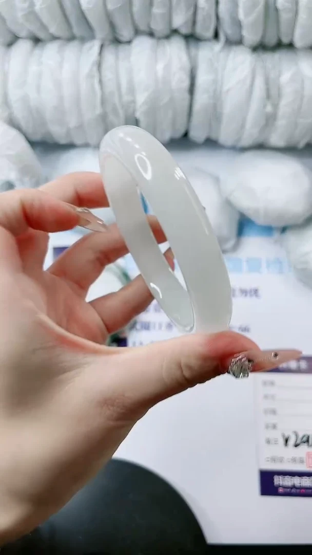 【闪购商品】石英质玉手镯未镶嵌多样性发货V294-64