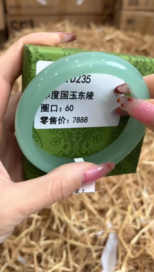 未镶嵌手镯石英质玉D235
